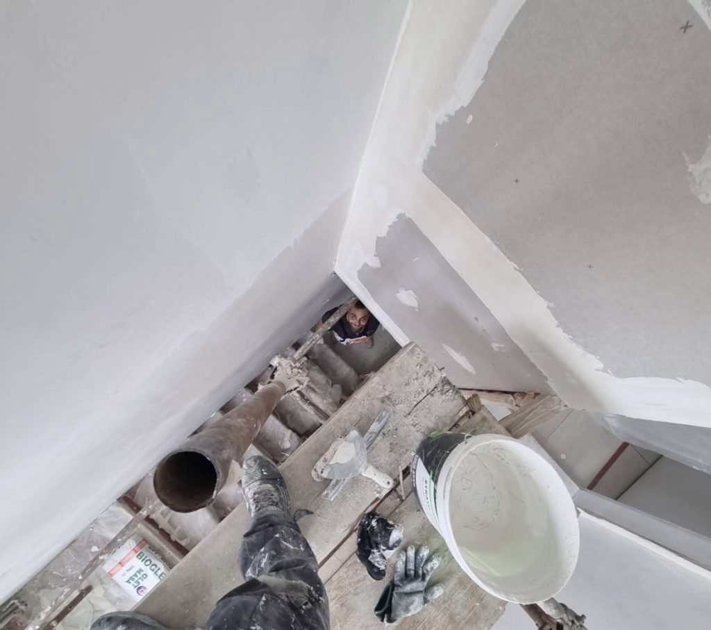 Gletovanje i obrada zidova na stepeništu