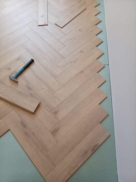 Laminat riblja kost, parket i keramika