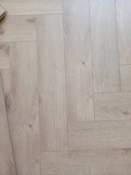 laminat-riblja-kost-parket-keramika-novo-u-ponudi